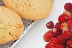 photo recette Biscuit moelleux à la pistache et fraises